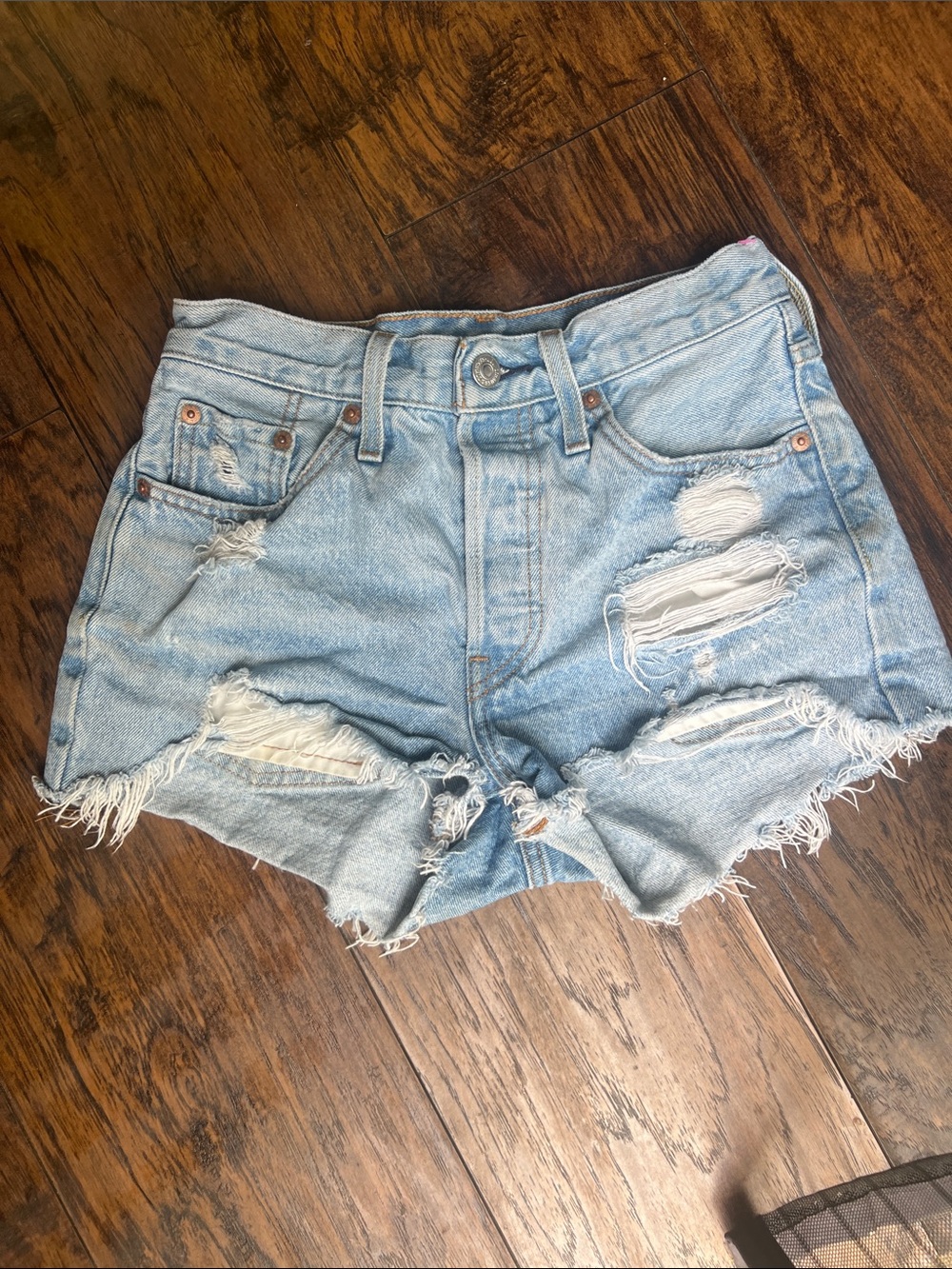 Levi’s woman’s 501 super short frayed raw hem shorts size 25